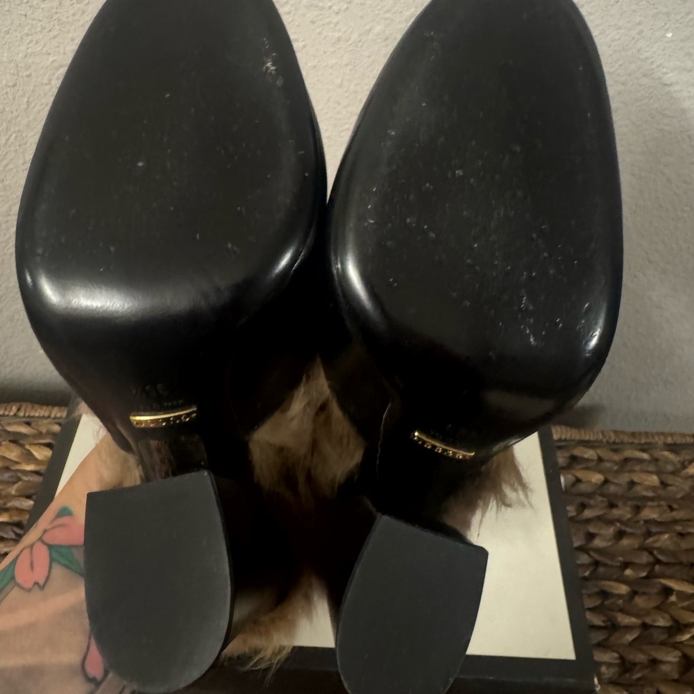 Gucci Black Mules with Tan Fur Accent - Picture 4 of 11